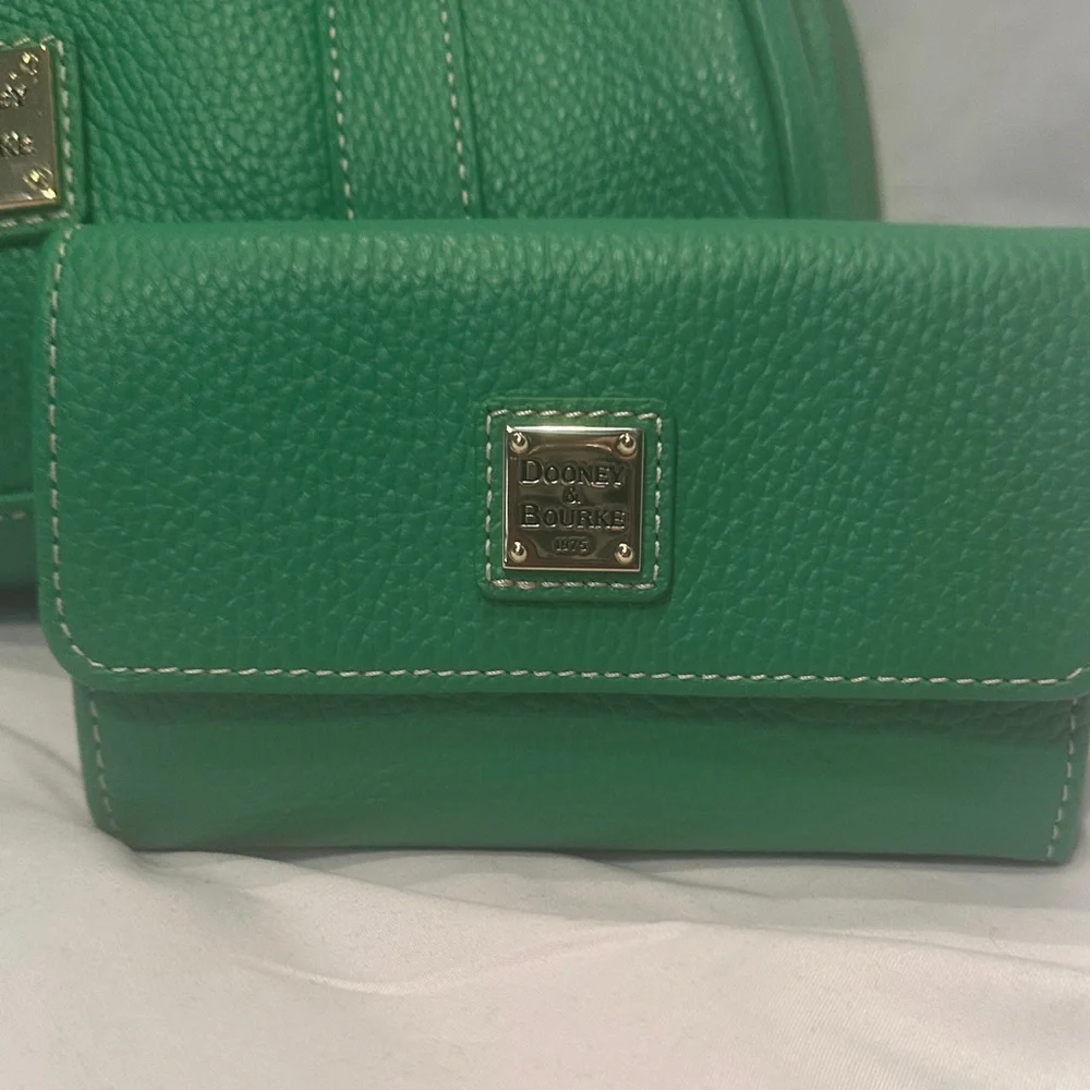 Dooney & Bourke Vibrant Green Satchel with Wallet - Picture 2 of 14